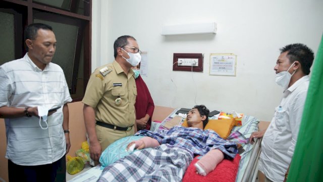 Walkot Makassar Tanggung Biaya Pengobatan Kedua Mahasiswa Korban Pertikaian
