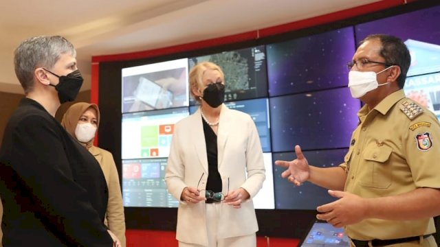 Saat Wali Kota Makassar didampingi wakilnya tengah berbincang mengenai pendalaman kerja sama Makassar dengan Australia di Balai Kota Makassar, Senin (1/11).