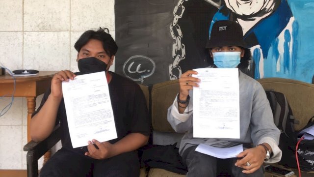 Dua Jurnalis Kampus UMI yang dipolisikan, Senin (1/11). | istimewa