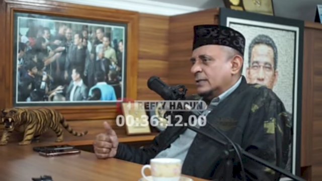 Ustadz Yusuf Muhammad Martak, Selasa (9/11). [Tangkapan layar dari YouTube Refly Harun]