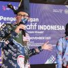 Sandiaga Uno Hadiahkan Jaket Lagosi ke Fatmawati Rusdi