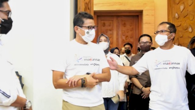 Sandiaga Uno didampingi Danny Pomanto.
