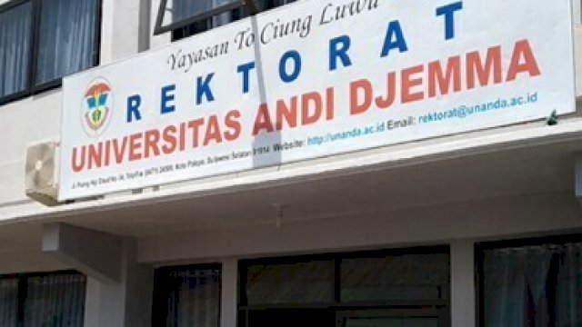 Papan nama UNANDA PALOPO. (Ist)