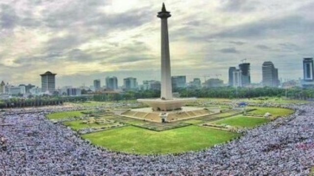 Reuni 212 di Monas yang digelar pada saat sebelum pandemi. [ist]