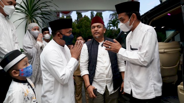 Pendakwah dan Ulama Indonesia, Ustadz Abdul Somad (UAS) tiba di Bantaeng, Selasa, 8 November 2021, malam. Ini adalah yang pertama kalinya, UAS di Kabupaten Bantaeng. Pendakwah asal Riau memberikan tausiah di Bantaeng dalam rangkaian Maulid Nabi Muhammad SAW.