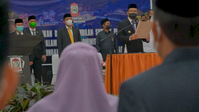 Ketua Komisi D DPRD Makassar Abd. Wahab Tahir bersama Anggota Komisi A DPRD Makassar Rachmat Taqwa Qurais ikut menghadiri pelantikan dan pengambilan sumpah jabatan Lingkup Pemerintah Kota Makassar.