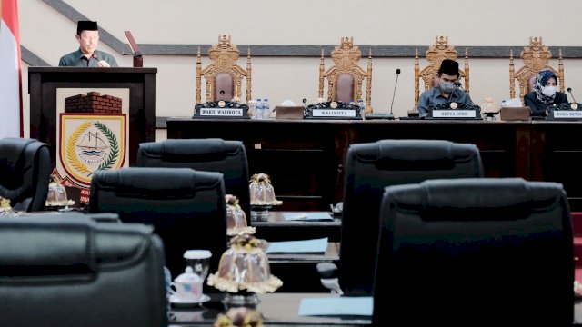 Dewan Perwakilan Rakyat Daerah (DPRD) Kota Makassar kembali menggelar Rapat paripurna DENGAN AGENDA Pembahasan R APBD Tahun 2022, Rabu (17/11/2021) di ruang Rapat Paripurna DPRD Makassar.&nbsp;