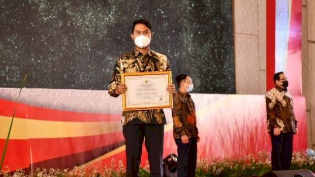 Bupati Sinjai Terima Penghargaan KASN