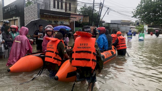 Banjir di Makassar, Plt Gubernur : BPBD Provinsi Siaga Evakuasi Warga dan Pastikan Pemenuhan Bantuan oleh Dinsos
