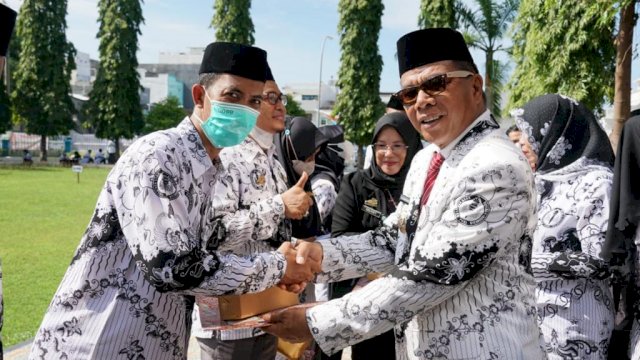 Peringati Hari Guru Nasional dan HUT PGRI Ke-76, Bupati Andi Utta Sampaikan Pentingnya Peran Guru di Masa Pandemi