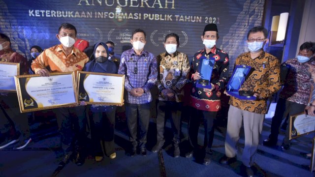 Desa Bantimurung Luwu Utara Raih Penghargaan Keterbukaan Informasi Publik Kategori Menuju Informatif