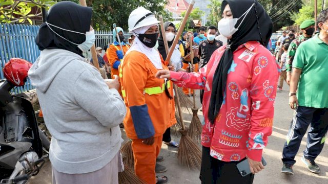 Fatmawati Rusdi Ajak Warga Peduli Lingkungan