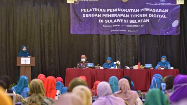PKK Pusat&ndash;Sulsel Latih Kader dan UMKM Tingkatkan Pemasaran dengan Teknik Digital