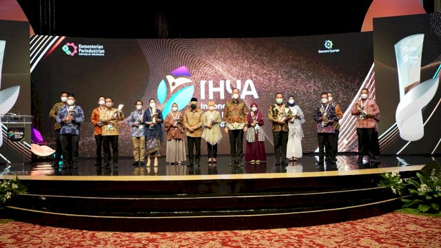 Penghargaan Indonesia Halal Industry Award 2021 Diterima Langsung Andi Sudirman