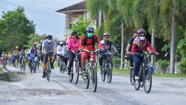 Kegiatan Sepeda Santai IBI Luwu Utara Sukses, Bupati Beri Apresiasi