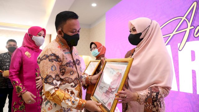 Ilham Azikin Ajak Ibu-ibu Menjaga Ekonomi Mikro di Bantaeng