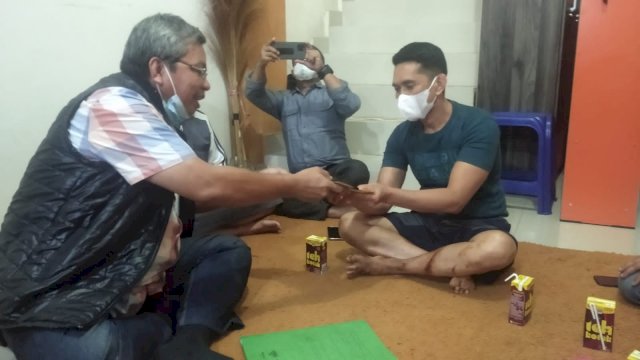 Dapat Santunan Dari Plt Gubernur Sulsel, Orang Tua Korban Kebakaran Ucapkan Terima Kasih