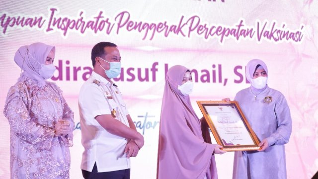 Hari Ibu ke-93, Indira dan Fatmawati Dianugerahi Penghargaan Perempuan Inspirator