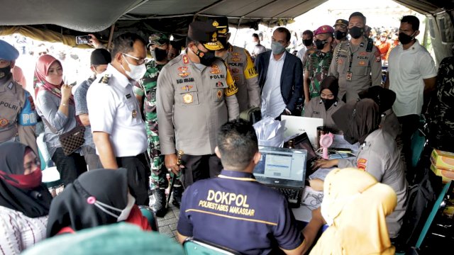 Bersama Kapolda Sulsel, Wali Kota Makassar Pantau Vaksin Massal: Optimis Capaian 90%
