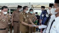 Basmin Mattayang Serahkan SK PNS dan PPPK Formasi 2019