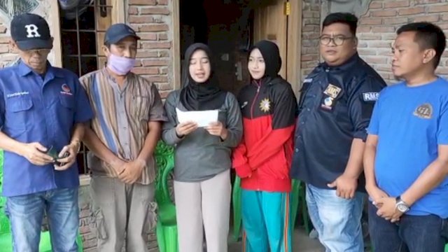Nasdem Sulsel Berikan Bantuan Modal Usaha Ke Nuraini Gadis Kuli Panggul Semen