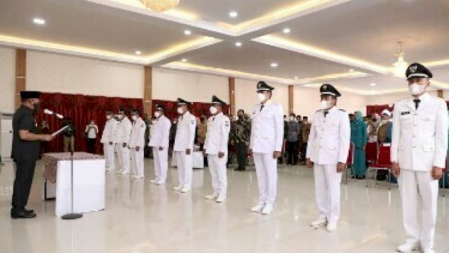 Ilham Azikin Sumpah 9 Kades, Ini Nama-namanya