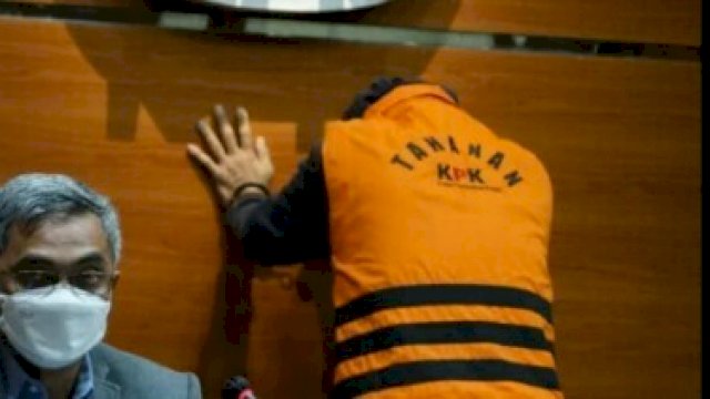 Ketua Tim Pemeriksa pada Direktorat Pemeriksaan dan Penagihan Direktorat Jenderal Pajak Kementerian Keuangan (DJP Kemenkeu) Alfred Simanjuntak, Senin (27/12)&mdash;Terlihat membelakang, saat digelar konferensi pers.