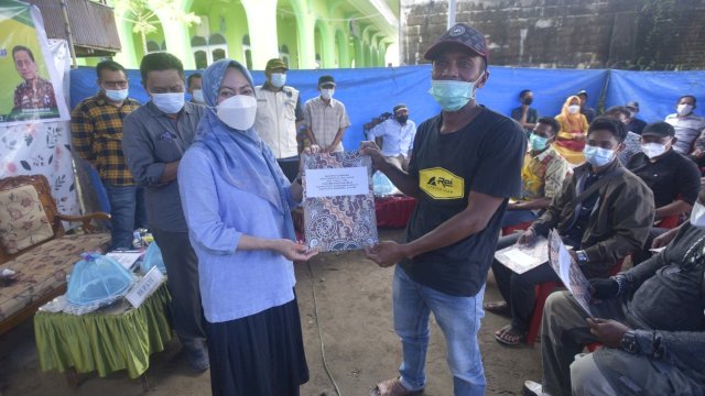 Pemda Lutra Salurkan Dana Hibah Perikanan