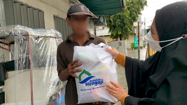 Berbagi di Awal Tahun, Andalan Mengaji Bagikan Paket Sembako