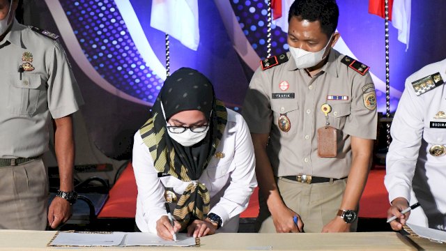 Bupati Indah Hadiri MoU Bersama Menteri ATR BPN Dan Penyerahan Sertifikat