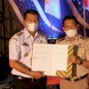 Sofyan Djalil Serahkan Sertifikat Aset Pemkab Bulukumba ke Andi Utta
