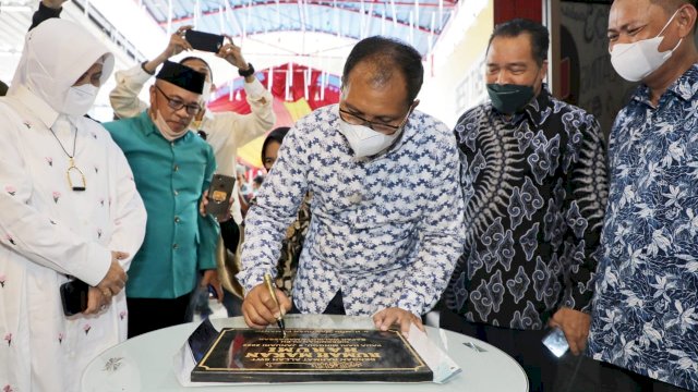Ramaikan Kuliner Makassar, Danny Resmikan Rumah Makan Harumi