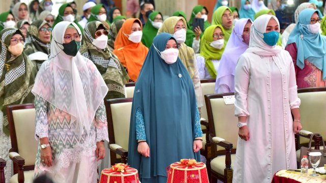 Naoemi Octarina. (Tengah)