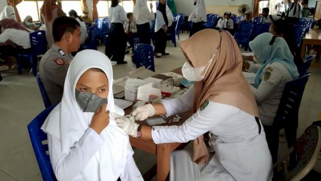 Vaksinasi Pelajar di SMPN 1 Baebunta, Pihak Sekolah Siapkan &lsquo;Ojek Dadakan&rsquo; Bagi Siswa
