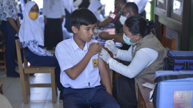 Suaib Mansyur pantau Program Vaksinasi Siswi SMP