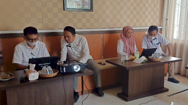 Persiapan KIPP Sulsel, Tim Pelaksana Warkop Indah Bimbing Inovator Susun Proposal Inovasi