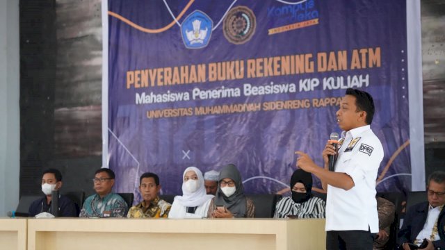 Syahar Serahkan Bantuan KIP Untuk Mahasiswa Ums Rappang Sebanyak 323 Orang