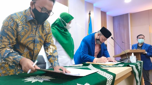 Pemerintah Kabupaten Bantaeng meneken kerja sama dengan Fakultas Kedokteran dan Ilmu Kesehatan (FKIK) Universitas Muhammadiyah (Unismuh) Makassar, Kamis, 13 Januari 2022. Penandatanganan kerja sama ini digelar di Kampus Unismuh, Jalan Sultan Alauddin, Makassar.