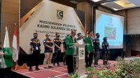 Di Hadapan Andi Sudirman, Manimbang Kahariadi Lantik Pengurus Tim SARC KAHMI Sulsel