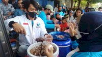 Rangkaian Festival Literasi, Partai Gelora Bagi Bubur Di Car Free Day Pantai Losari
