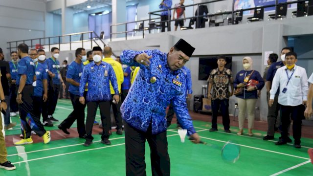 Abdul Hayat Gani membuka turnamen Bulutangkis Korpri Cup I.