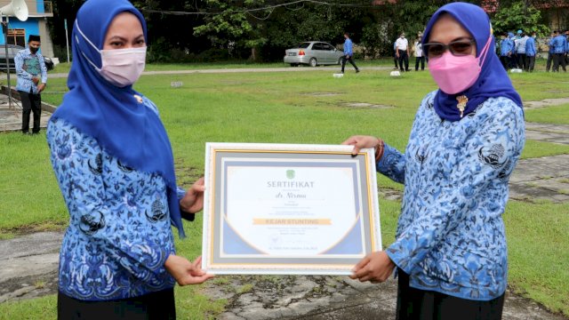 Serahkan Penghargaan Inovasi Tingkat Kabupaten, Bupati Lutra Harap Inovasi Dapat Direplikasi