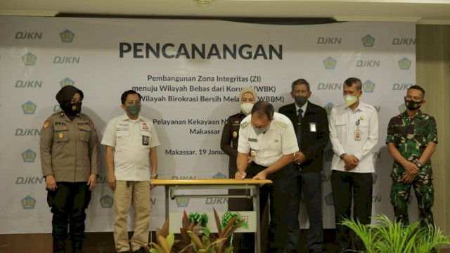 Dukung Pencanangan WBK dan WBBM, Danny Tandatangani Piagam Pencanangan Pembangunan Zona Integritas