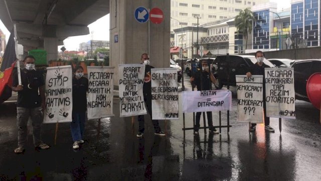Aksi GAM yang berlangsung di AP Pettarani&mdash;Hertasning, Kamis (20/1).