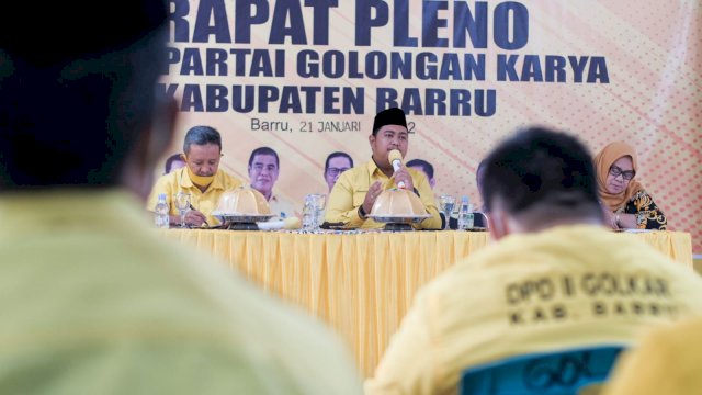 MHG memimpin rapat pleno Partai Golkar Barru.