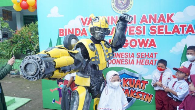 Suasan lokasi vaksinasi di Kabupaten Gowa, dikemas seperti taman bermain yang bermuatan edukasi bagi anak-anak, Selasa (25/1) (*)