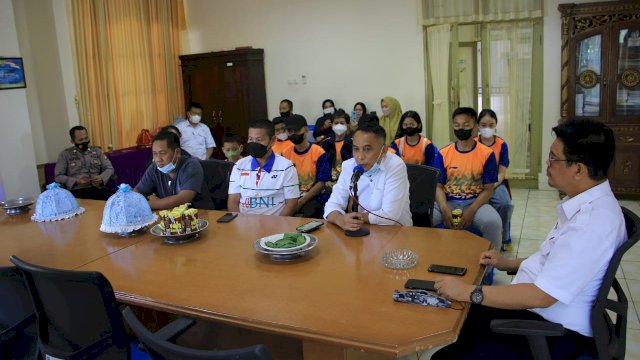 Edy Manaf Lepas Tim PBSI Bulukumba