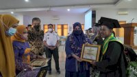 Wisuda Stikes Datu Kamanre, Sulaiman: Bangun SDM Berkualitas