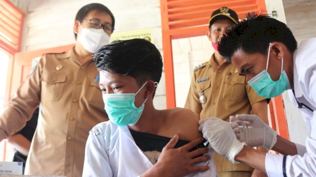 Wabup Lutra Pantau Pelaksanaan Vaksinasi Pelajaran