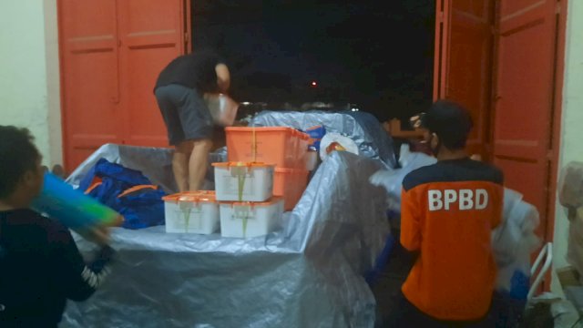 Plt Gubernur Sulsel Salurkan Bantuan ke Dua Titik Kebakaran di Bantaeng